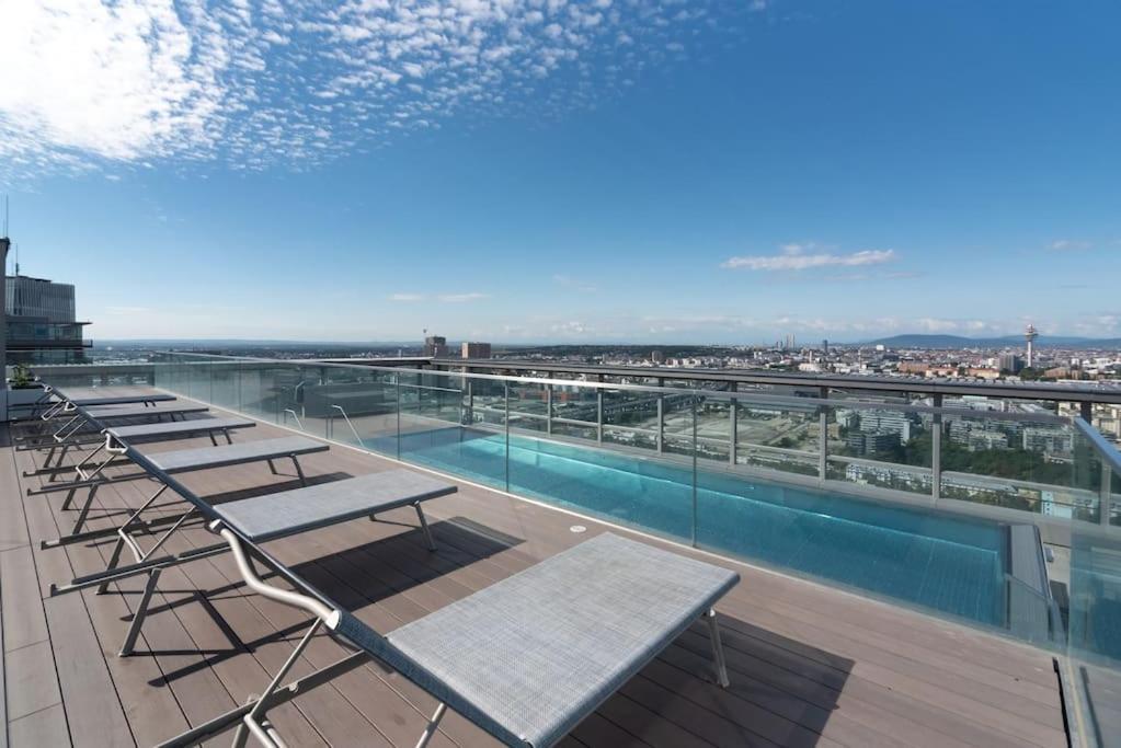 Апартаменты Hoch Hinaus, Neu Und Stilvoll Mit Pool Am Dach Вена Экстерьер фото
