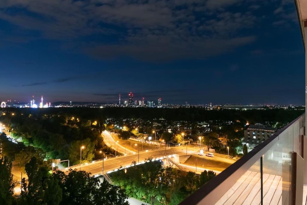 Апартаменты Hoch Hinaus, Neu Und Stilvoll Mit Pool Am Dach Вена Экстерьер фото